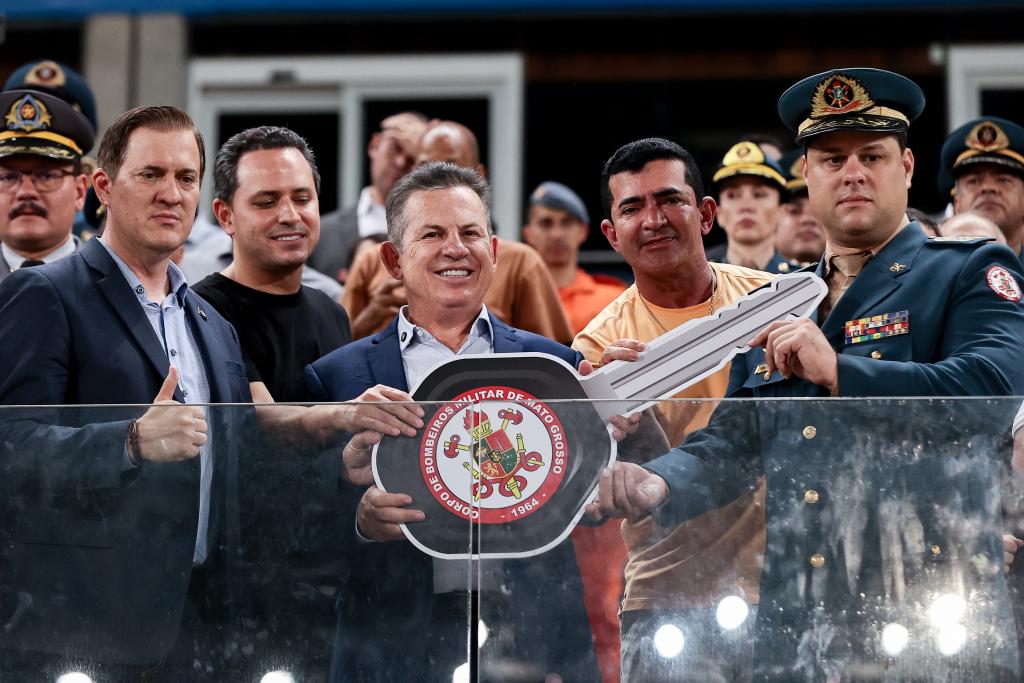 Governo de MT oficializa promoção de 513 militares, entrega viaturas e anuncia novo Comando Geral do Corpo de Bombeiros